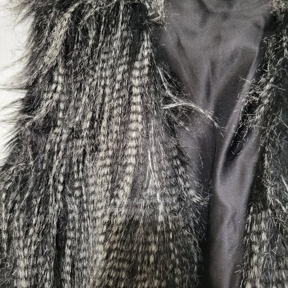 Belle Bird Black & Gray Fuzzy Sleeveless Open Front Vest Women's Size Large 1216 - Picture 5 of 5